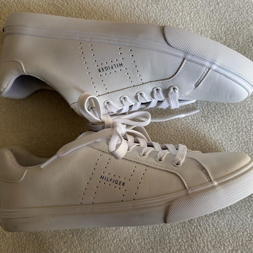 Tommy Hilfinger Classic Tennis Shoe - Picture 3 of 5